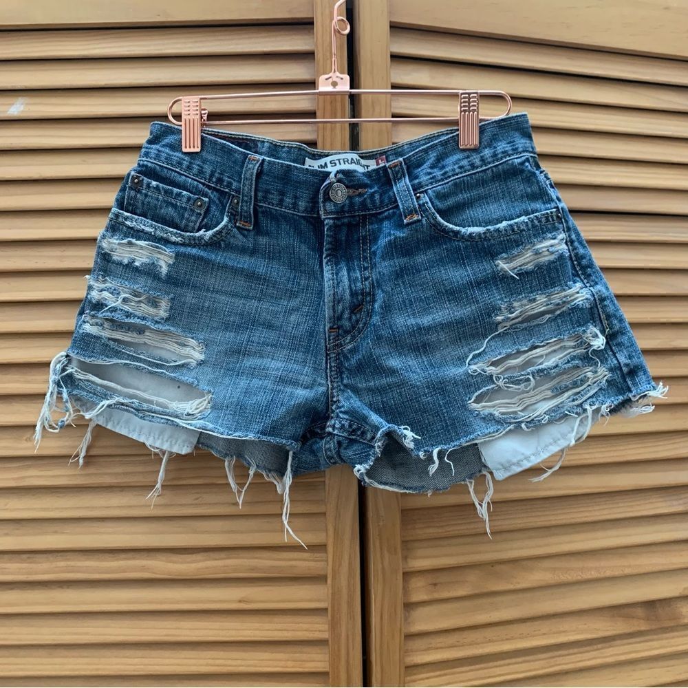 Vintage 514 Levi distressed shorts size 28